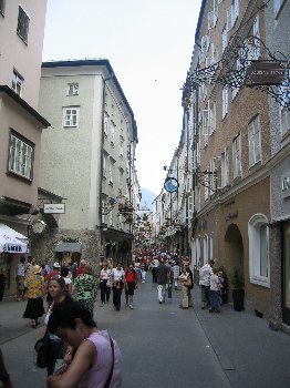 Getreidegasse o Calle de las Enseñas