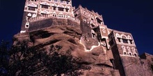 Palacio sobre la Roca, en el valle de Wadi Dhahr, Yemen