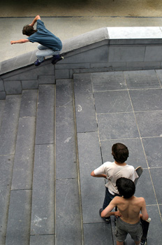 Niños jugando en los jardines del  Monte de las Artes, Bruselas,