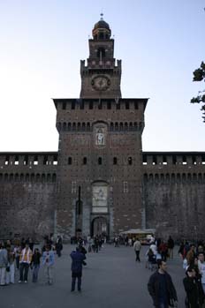 Fachada del Castello Sforzesco, Milán