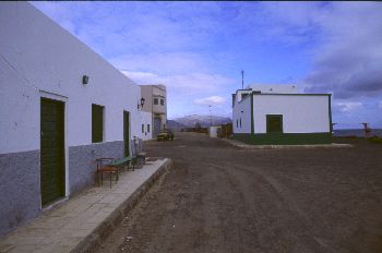 Calles vacías de pueblo abandonado, Canarias