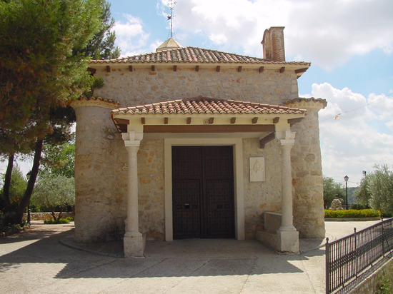 Fachada principal ermita de la Virgen de la Oliva en Valdilecha