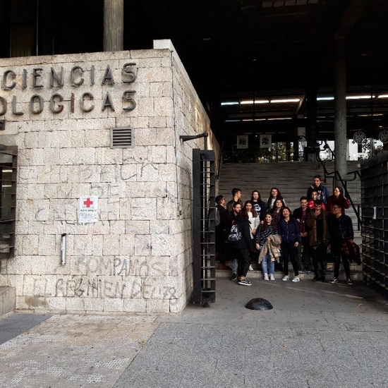 Alumnos del IES Neil Armstrong de Valdemoro en la Facultad de Biológicas. UCM. Semana de la Ciencia. Taller de bioquímica 