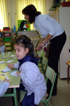 Realizando manualidades