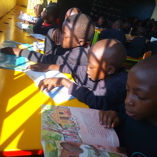 2019_10_10_Biblioteca de Kumwenya School_CEIP FDLR_Las Rozas 10