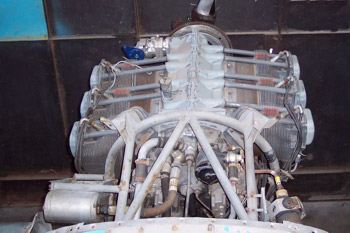 Vista posterior de un motor opuesto de 6 pistones