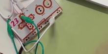 Empezamos a trabajar con Makey Makey, programando con Scratch usando las extensiones