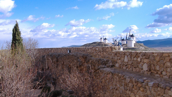 Molinos vistos desde el castillo de Consuegra