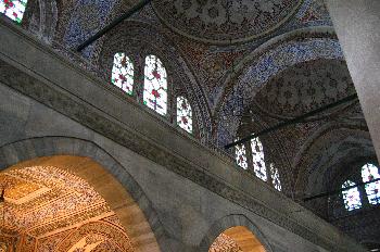 Interior del Mihrimah Camii en Uskudar, Estambul, Turquía