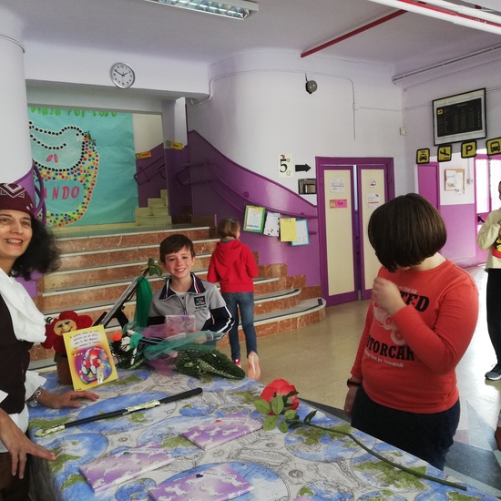 Mercadillo de Libros, premiados, y exposición de trabajos. Día del Libro curso 18-19 40