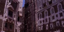 Calle en la ciudad vieja de Sanaa, Yemen