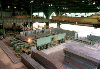 Vista general del interior de una acería de Avilés, Principado d