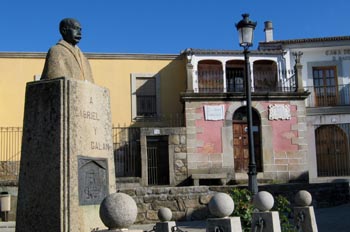 Estatua y casa de Gabriel y Galán, Guijo de Granadilla, Cáceres