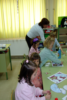 Realizando manualidades