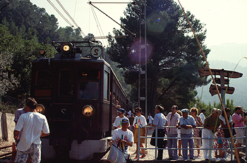 Tren turístico de Sóller en el Mirador des Pujol d'en Banya, Mal