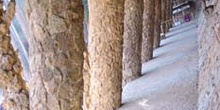 Columnas diagonales, Parque Güell, Barcelona