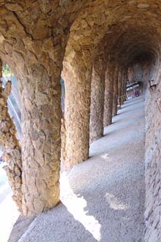 Columnas diagonales, Parque Güell, Barcelona