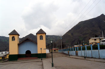 Plaza e Iglesia de Zumbahua, Ecuador