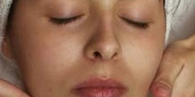 Limpieza facial: aplicación de tónico