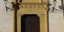 Puerta de iglesia en Lozoya