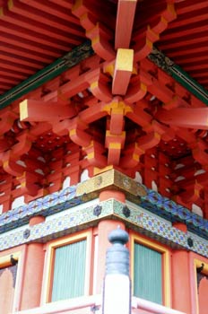 Detalle de la techumbre de una pagoda