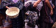 Grupo de mujeres en el mercado de Santiago Atitlán, Guatemala