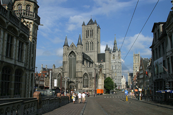 Vista de las tres grandes torres de Gante, Bélgica