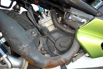 Ciclomotor. Motor . Vista lado bomba de agua