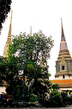 Vista de templos y tumbas, Tailandia