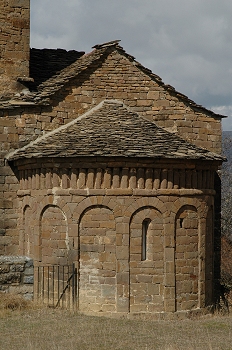 Iglesia de Satué. Vista exterior del ábside, Huesca