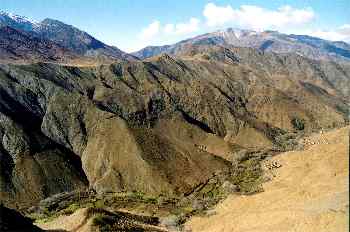 Cultivos en un valle cercano a Agouim, Marruecos