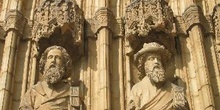 Estatuas en la fachada de la Catedral de Castelló d´Empuries, Ge