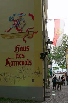 Fachada decorada en calle de Dusseldorf, Alemania