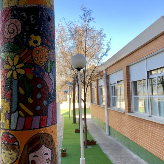 Fachada edificio infantil.