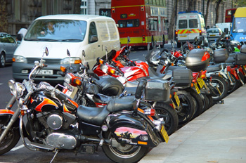 Motos estacionadas