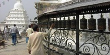 Cilindros de oración en el Templo de los Monos, Katmandú, Nepal