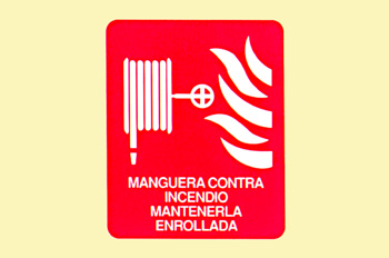 Incendio: manguera contra incendios enrrollada