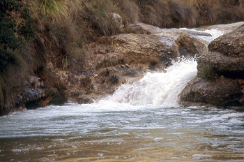 Rápidos en un río del Barranco de Gorgonchón, Huesca