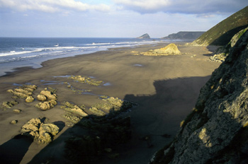 Playón de Bayas con la isla La Deva al fondo, Castrillón, Princi