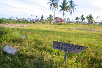 Cartel reivindicando propiedad, Melaboh, Sumatra, Indonesia