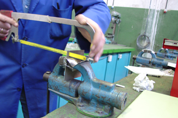 Operación de Aserrado de metales