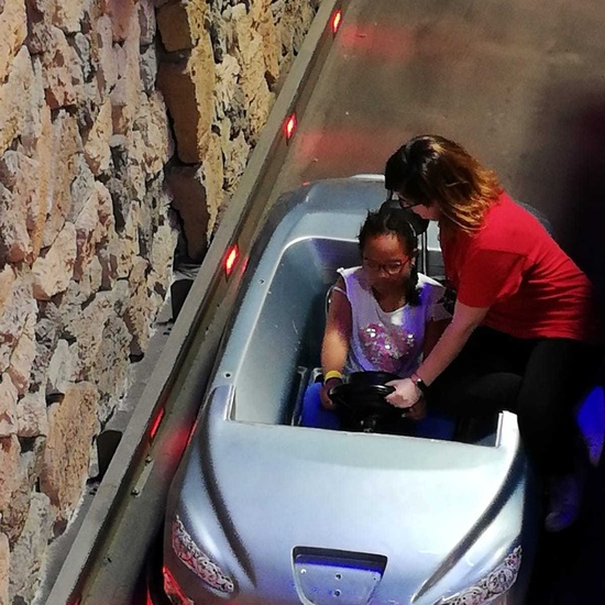 LAS NIÑAS Y NIÑOS DE AMPARO  DISFRUTANDO EN MICRÓPOLIX 10