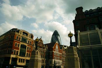 Saint Mary Axe desde Liverpool Street, Londres
