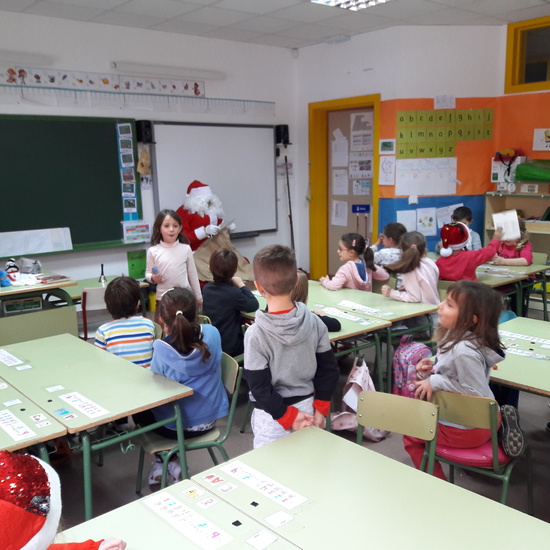 Santa Claus comes to School 2