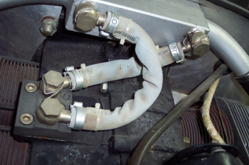 Protección anticalórica en tuberías de aceite con precintos y fe