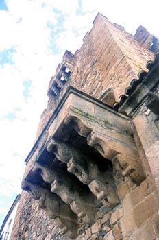 Detalle sistema defensivo mediante matacanes - Cáceres