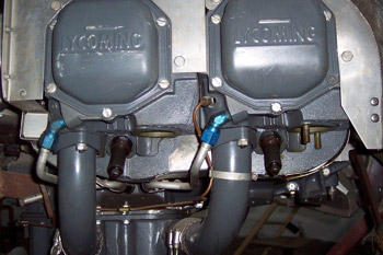 Vista lateral de un motor opuesto cuatro pistones