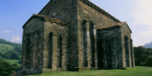 Vista del ábside y cámara de la fachada de la iglesia de Santa C