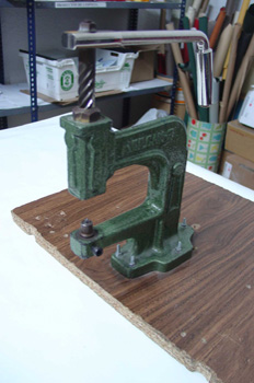 Máquina de colocar remaches