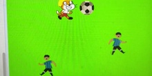 Programa con Scratch un juego de tocar un objeto evitando chocar con los contrarios